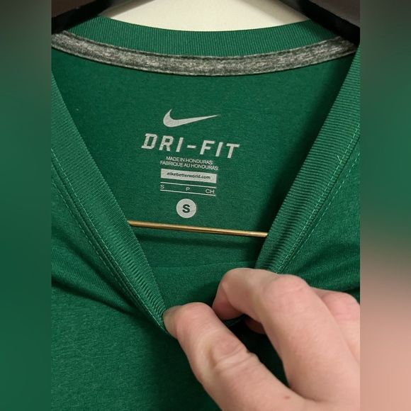 NWT Nike Dri-Fit Crewneck Green Sweat-Wicking Odor Resistant Athletic Top Sz S - Picture 7 of 8